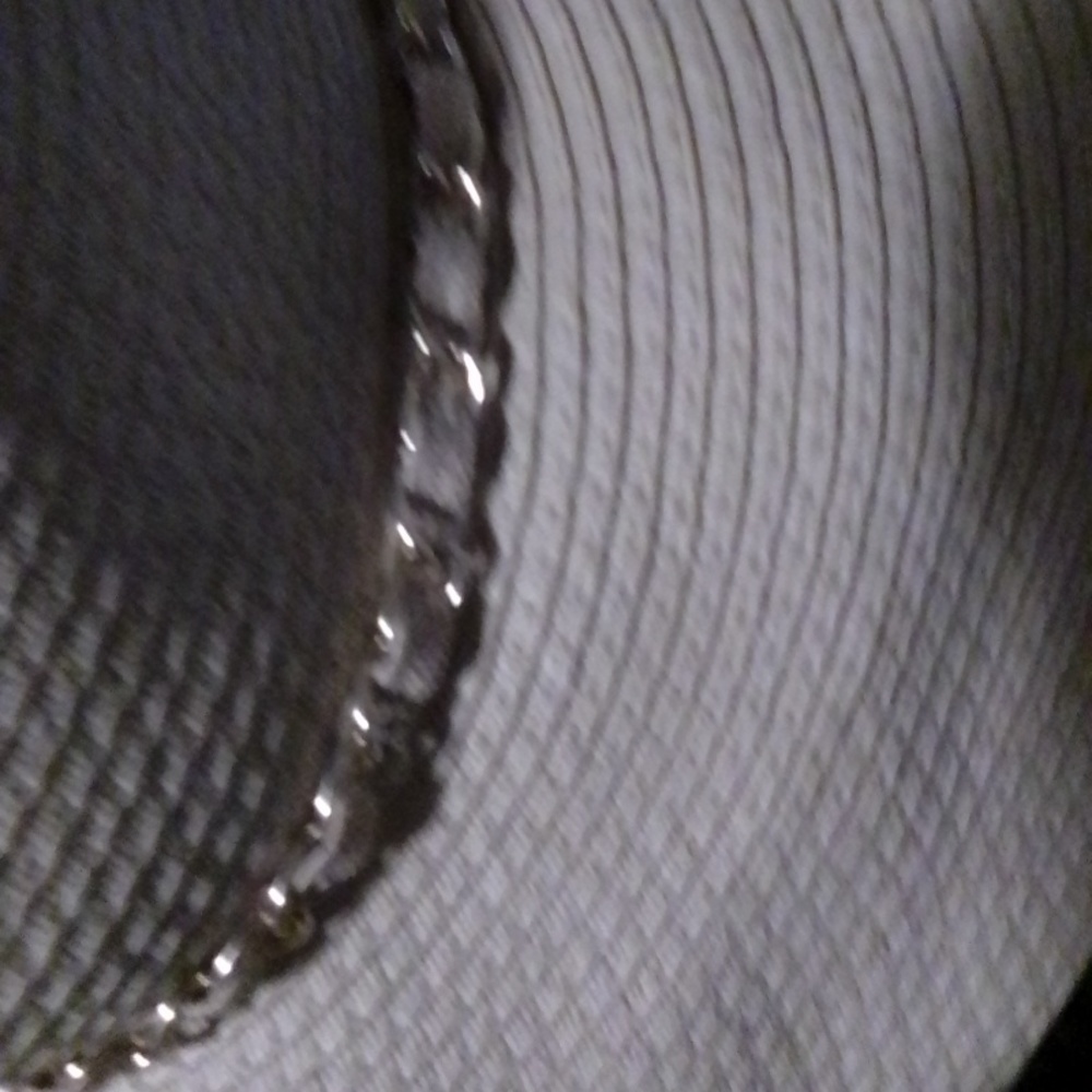 Floppy hat - Picture 2 of 2
